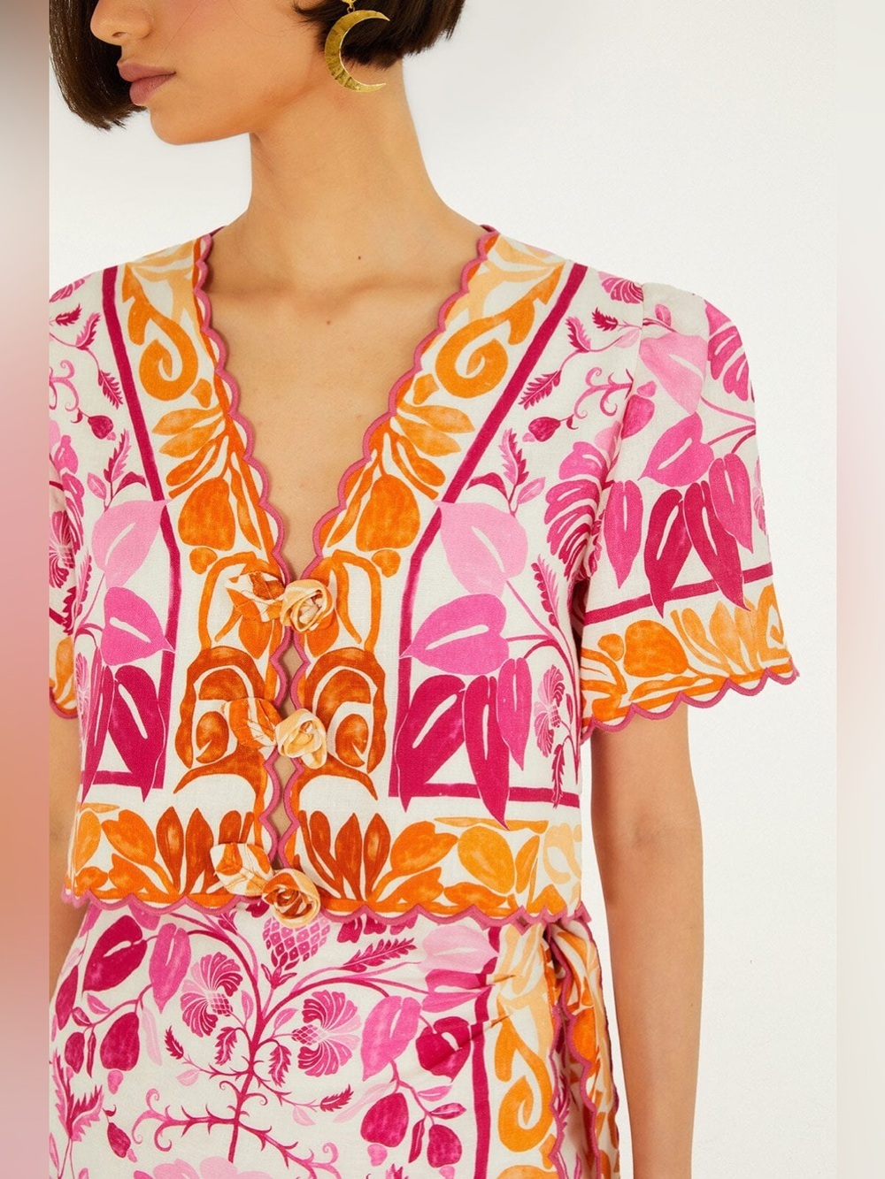 Farm Rio: Off-White Santorini Short Sleeve
Top